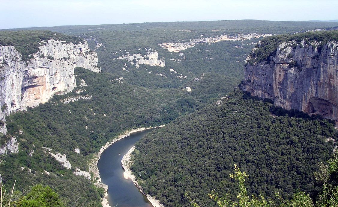 Ardèche - Ardèche-Schlucht mit dem Fluss