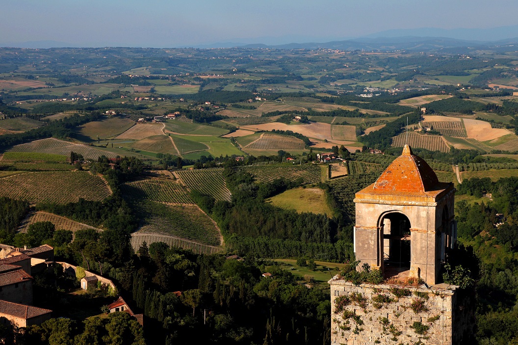 Vernaccia di San Gimignano - Blick auf die Stadt und Weinberge